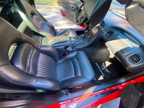 Used 2004 Chevrolet Corvette Coupe w/ Roof Package image 9