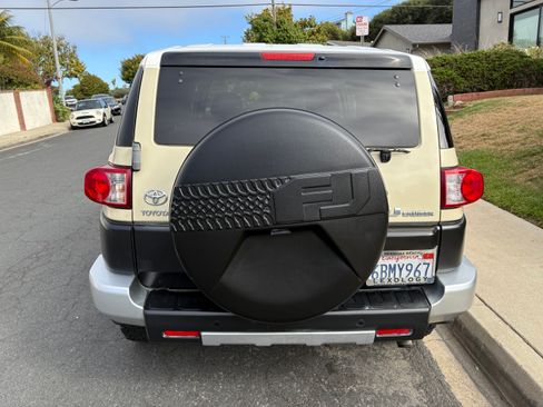Used 2008 Toyota FJ Cruiser 2WD image 8