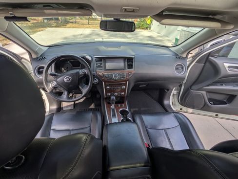 Used 2017 Nissan Pathfinder Platinum image 15