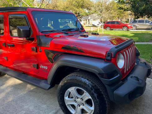 Used 2018 Jeep Wrangler Unlimited Sport S image 9