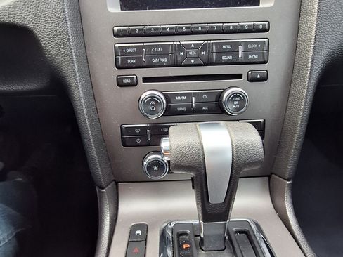 Used 2010 Ford Mustang Coupe image 9