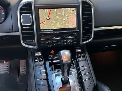 Used 2014 Porsche Cayenne Platinum Edition image 20