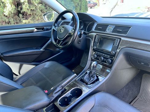 Used 2017 Volkswagen Passat 1.8T SE image 11