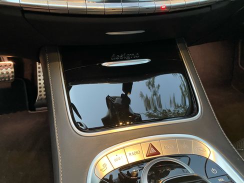 Used 2020 Mercedes-Benz S 560 4MATIC Coupe image 10