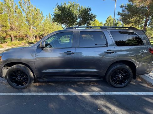 Used 2019 Toyota Sequoia Limited w/ Safety & Convenience Package AWD/4WD image 8