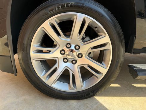 Used 2019 Cadillac Escalade Premium Luxury AWD/4WD image 32