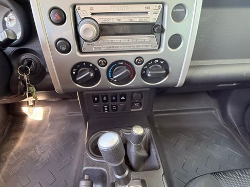 Used 2010 Toyota FJ Cruiser 4WD image 17