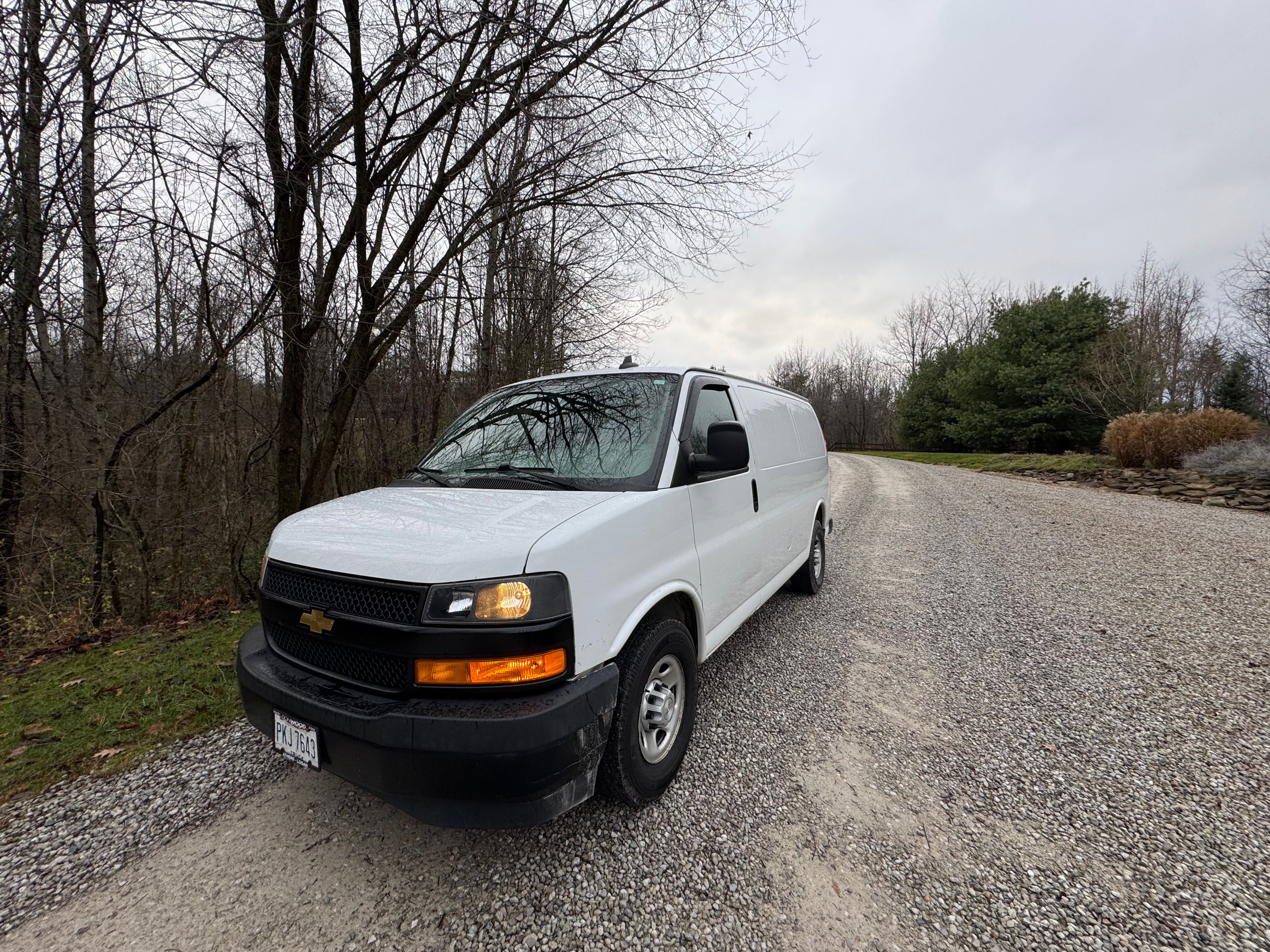 Used 2018 Chevrolet Express 2500 w/ Driver Convenience Package RWD image 2