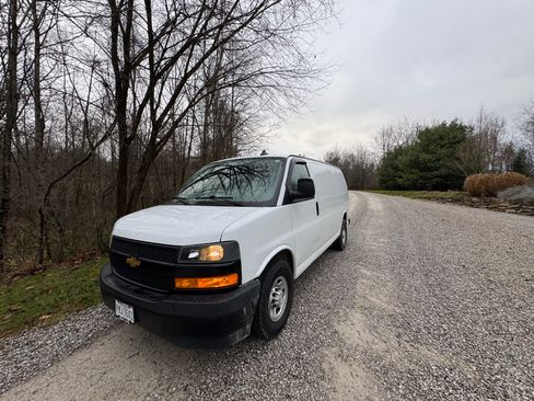 Used 2018 Chevrolet Express 2500 w/ Driver Convenience Package image 2