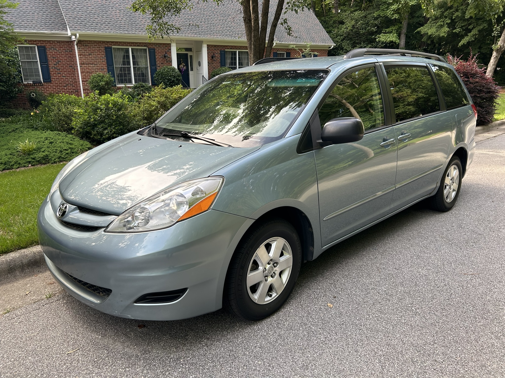 Used 2009 Toyota Sienna LE FWD image 4