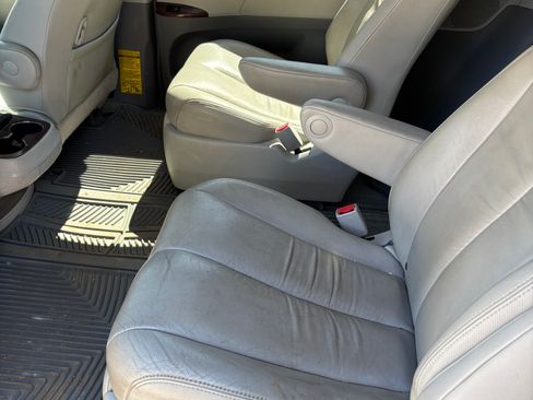 Used 2012 Toyota Sienna XLE image 3