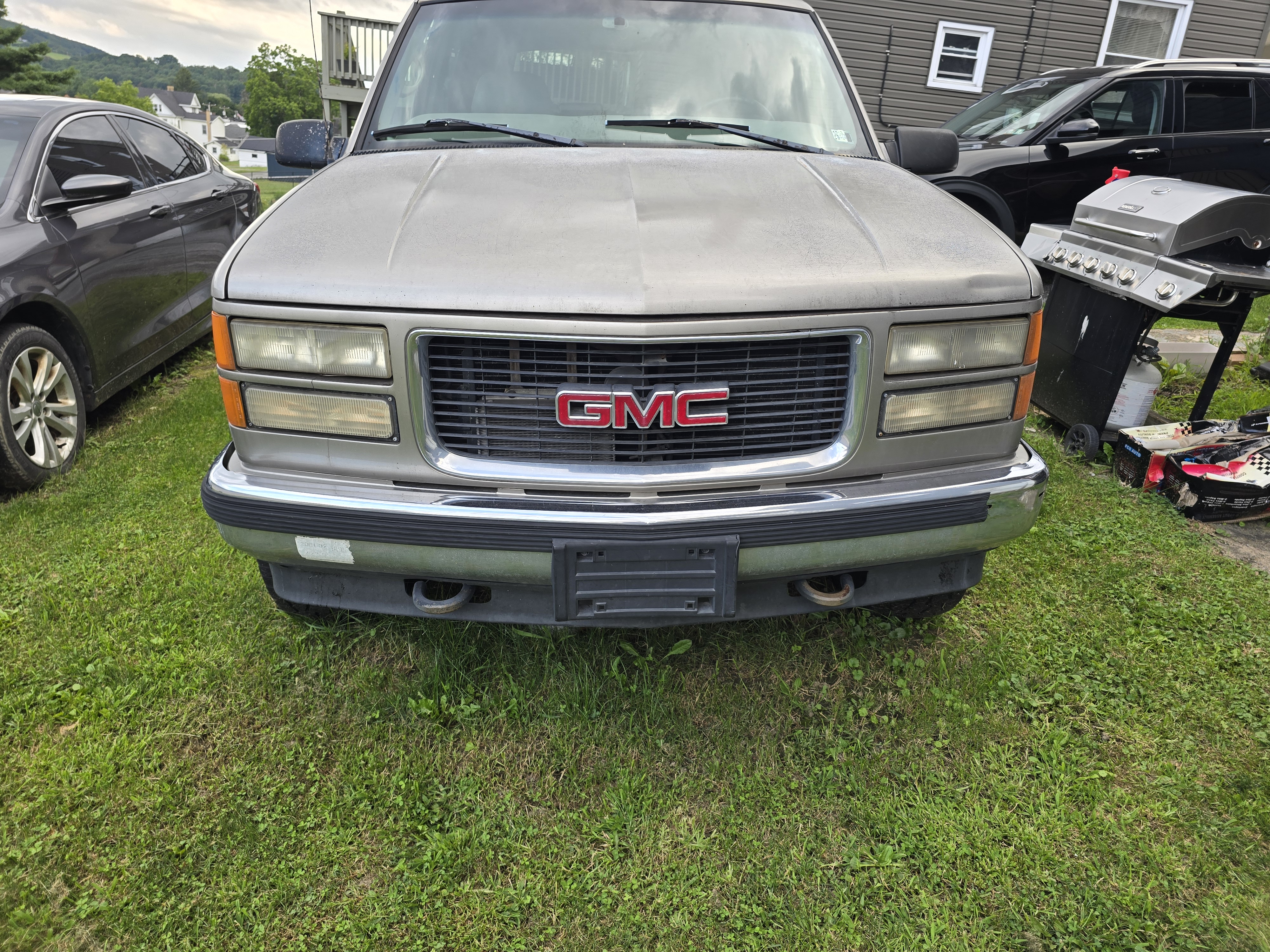 Used 1999 GMC Yukon 4WD 4-Door w/ Marketing Opt Pkg 5 image 1