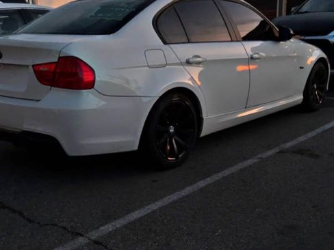 Used 2011 BMW 328i xDrive Sedan AWD/4WD image 2