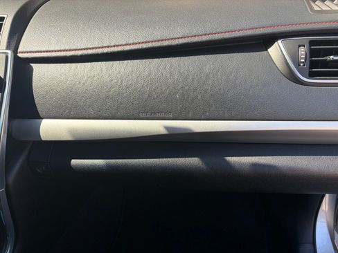 Used 2015 Toyota Camry SE w/ Moonroof Package FWD image 6