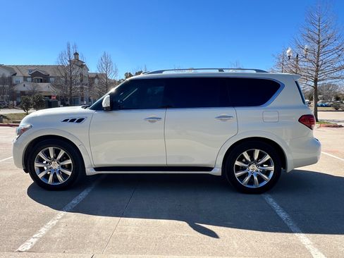 Used 2014 INFINITI QX80 4WD w/ Deluxe Touring Package image 4
