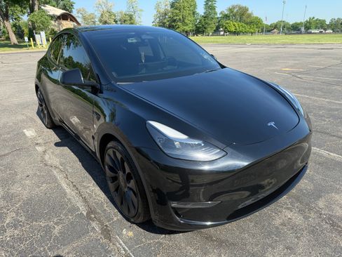 Used 2022 Tesla Model Y Performance AWD/4WD image 9