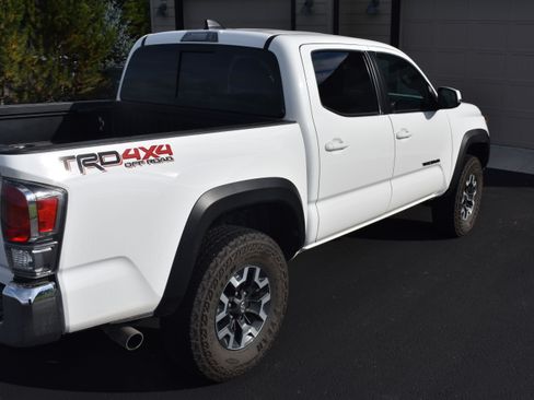 Used 2023 Toyota Tacoma TRD Off-Road image 4
