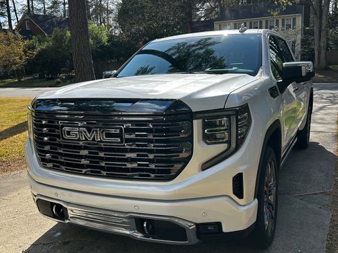 Used 2024 GMC Sierra 1500 Denali Ultimate image 2