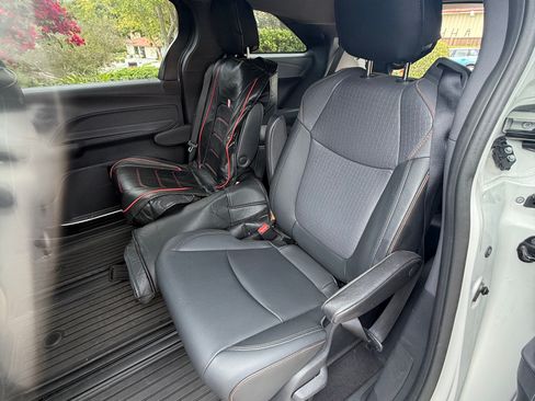 Used 2022 Toyota Sienna XSE w/ XSE Plus Package FWD image 13