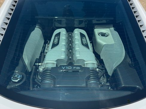 Used 2010 Audi R8 V10 AWD/4WD image 14