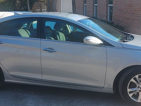 Used 2011 Hyundai Sonata SE image 4