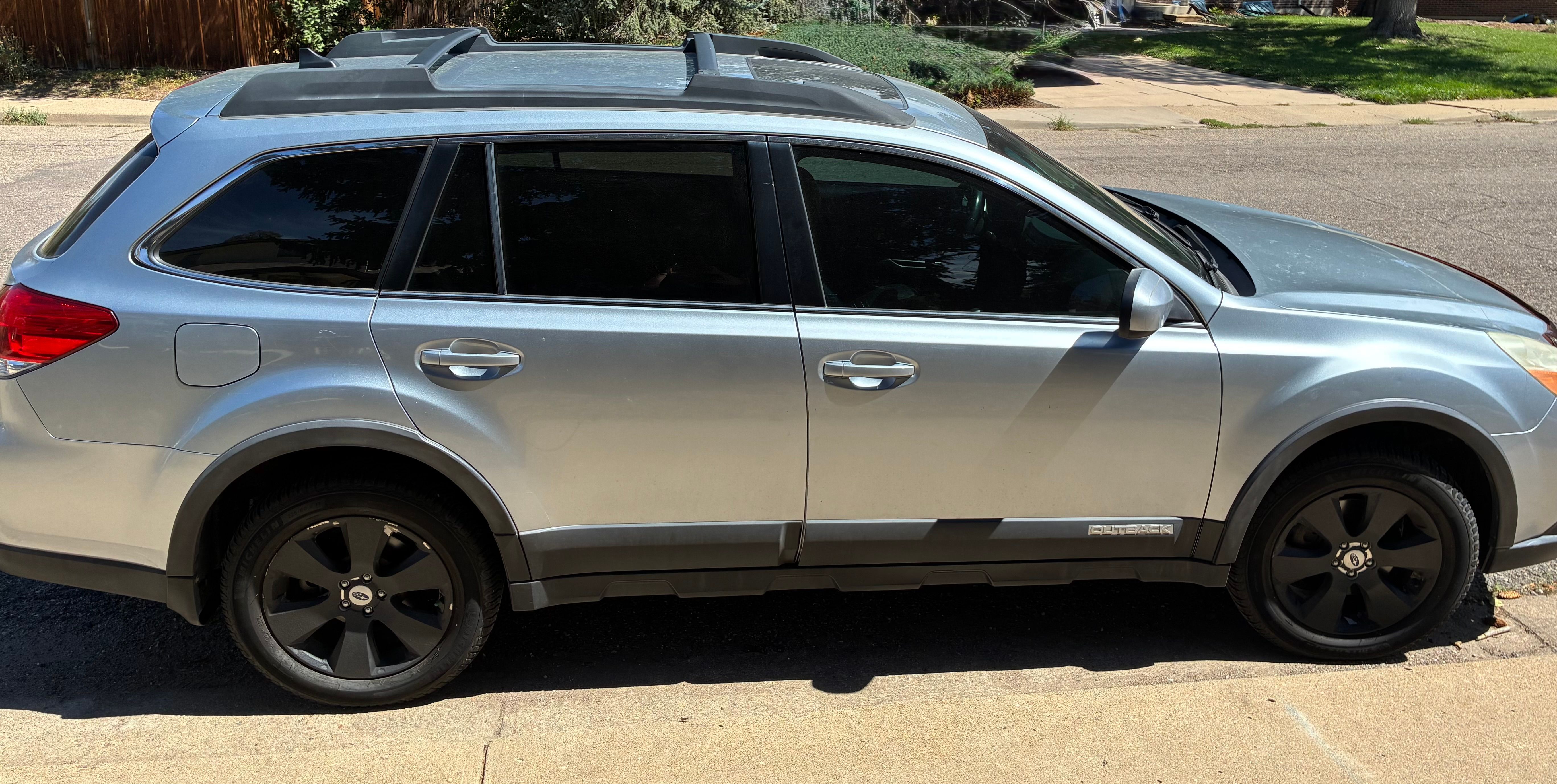 Used 2012 Subaru Outback 3.6R Limited w/ Moonroof Pkg AWD/4WD image 4
