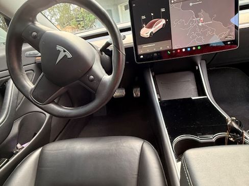 Used 2019 Tesla Model 3 Standard Range Plus image 5