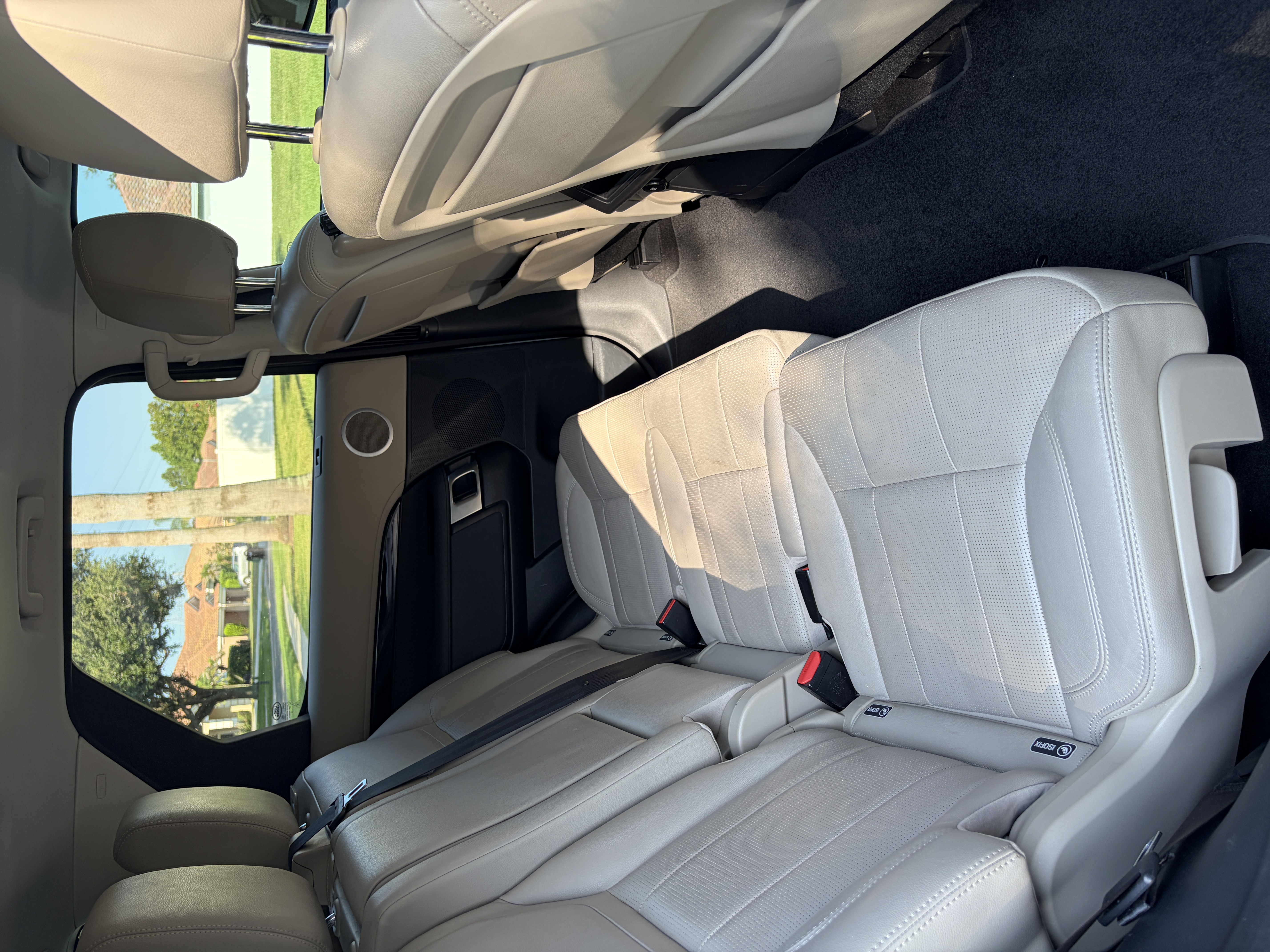 Used 2019 Land Rover Discovery SE AWD/4WD image 16