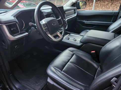 Used 2022 Ford Expedition XLT image 13