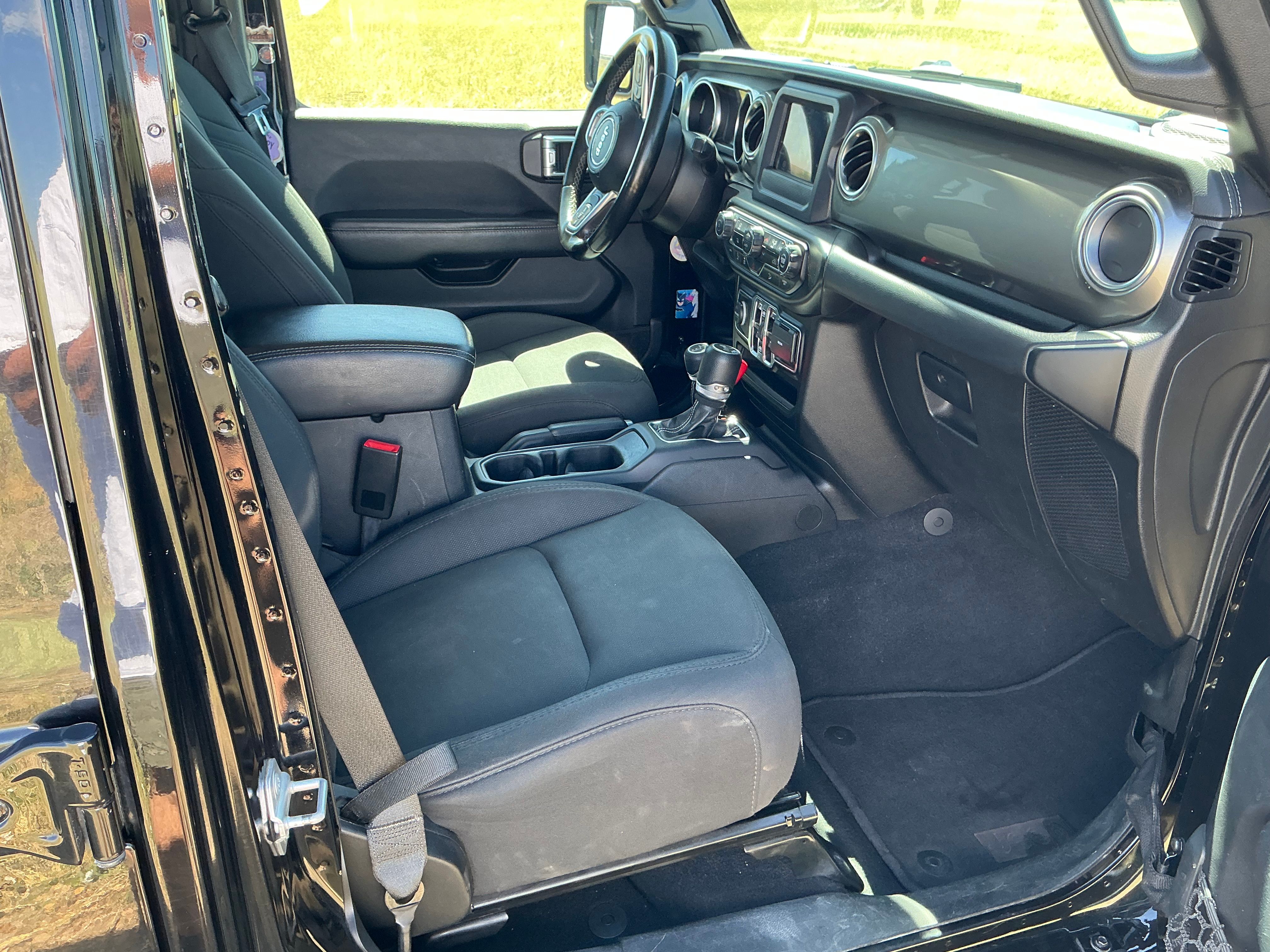 Used 2020 Jeep Wrangler Unlimited Sahara AWD/4WD image 16