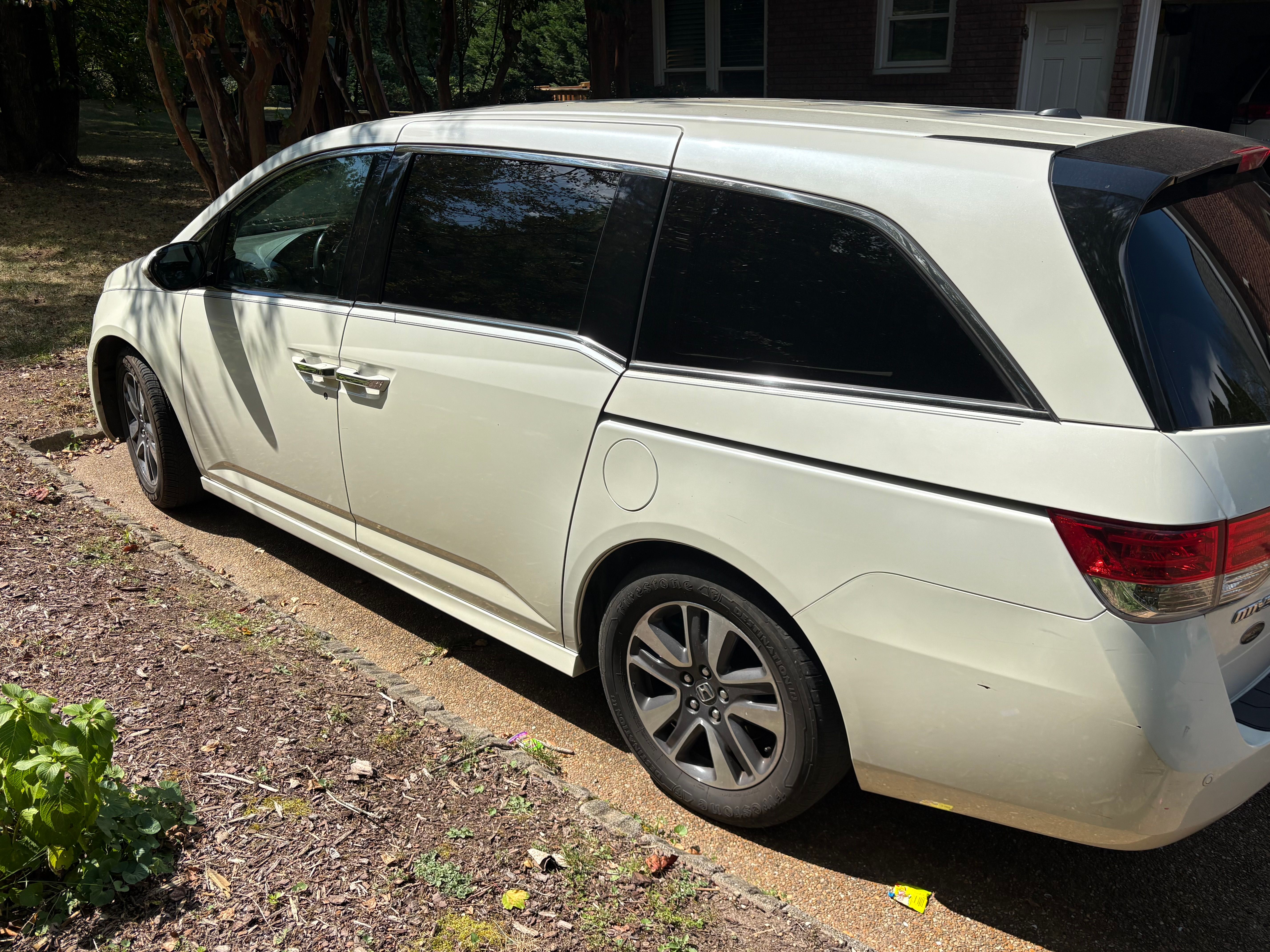 Used 2014 Honda Odyssey Touring Elite image 4