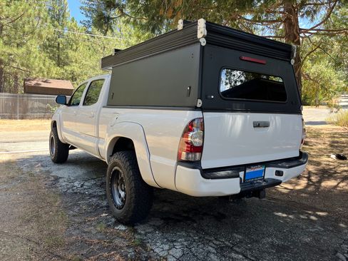 Used 2012 Toyota Tacoma 4x4 Double Cab w/ TRD Sport Pkg image 5