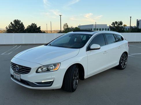 Used 2015 Volvo V60 T5 Premier image 1