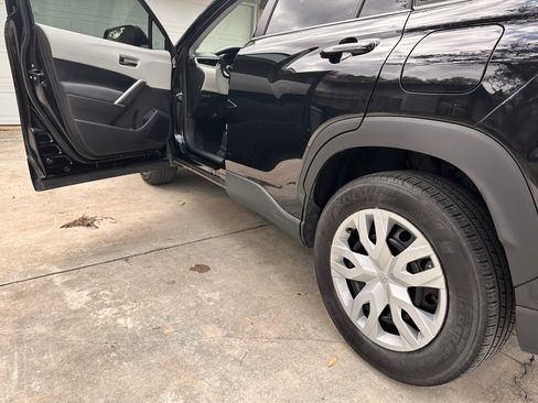 Used 2023 Toyota Corolla Cross L image 24