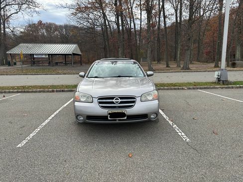 Used 2002 Nissan Maxima SE image 2