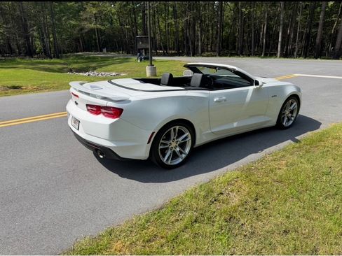 Used 2020 Chevrolet Camaro LT image 9