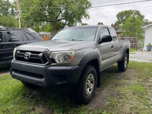 Used 2015 Toyota Tacoma PreRunner RWD image 1