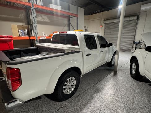 Used 2019 Nissan Frontier SV image 4