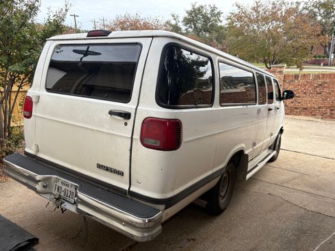 Used 2000 Dodge B3500 image 8