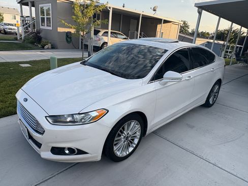 Used 2013 Ford Fusion SE image 2