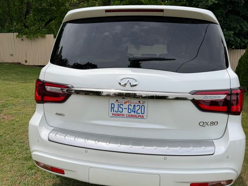 Used 2024 INFINITI QX80 Sensory AWD/4WD image 4
