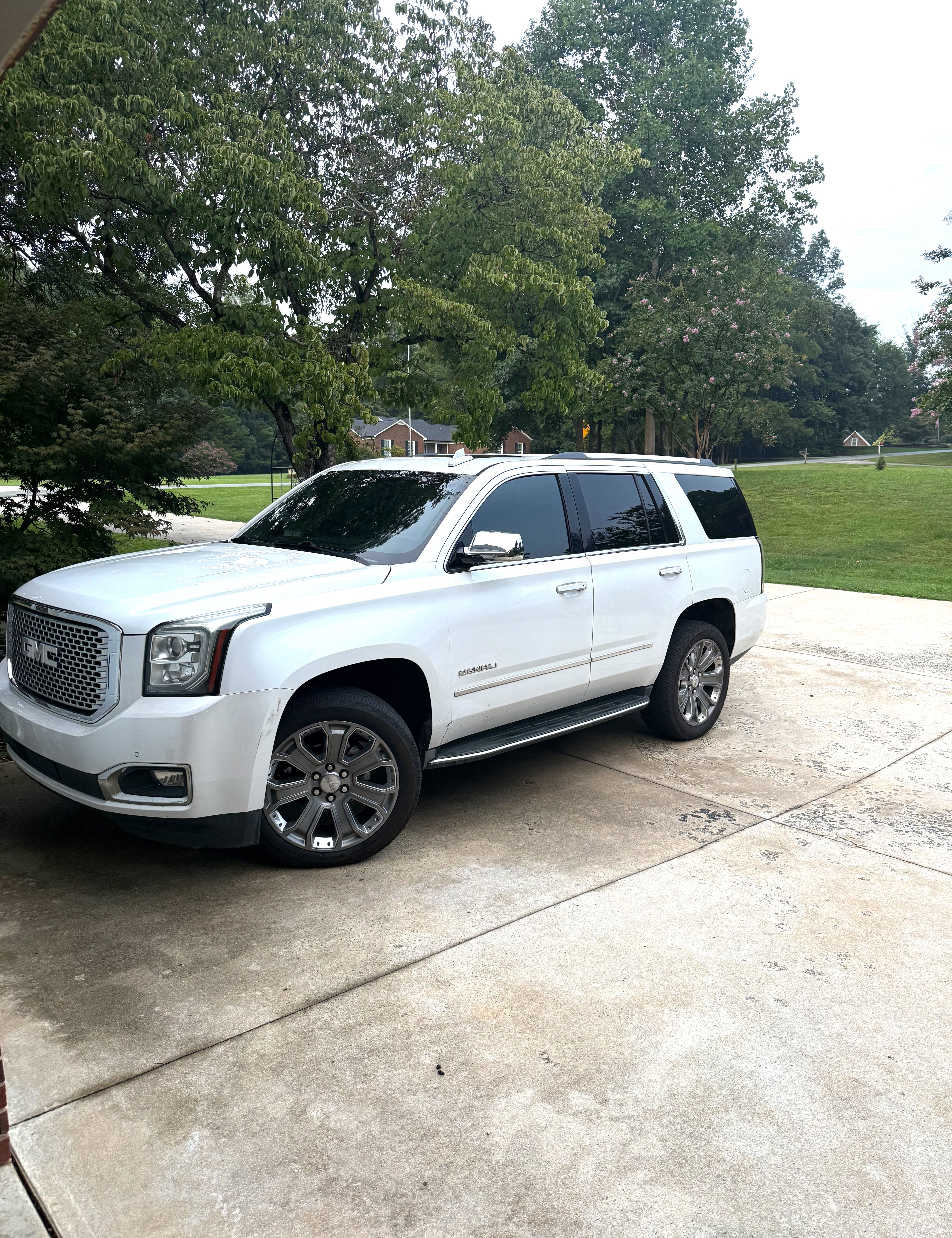 Used 2017 GMC Yukon Denali w/ Open Road Package RWD image 1