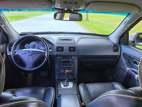 Used 2010 Volvo XC90 V8 image 5