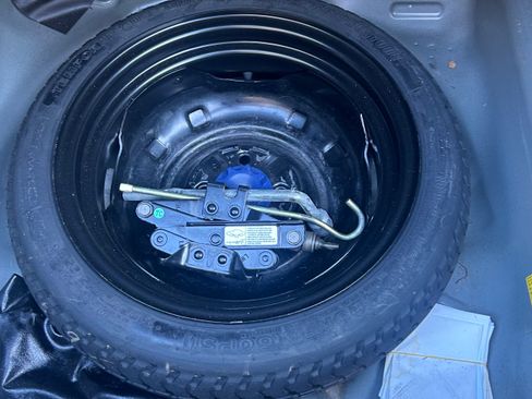 Used 2012 Toyota Yaris Sedan image 6