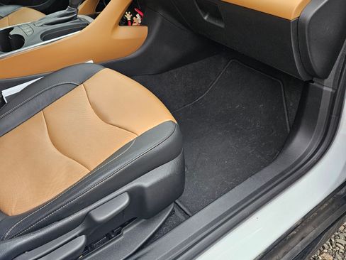 Used 2017 Chevrolet Volt Premier w/ Driver Confidence Package image 4