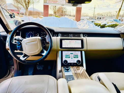 Used 2018 Land Rover Range Rover HSE image 13
