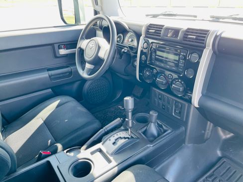 Used 2008 Toyota FJ Cruiser 4WD image 9