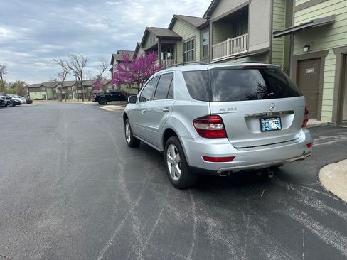 Used 2010 Mercedes-Benz ML 350 ML 350 Sport Utility 4D image 5