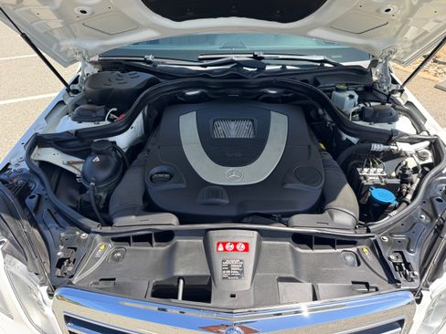 Used 2011 Mercedes-Benz E 550 Sedan image 17