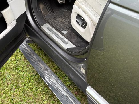 Used 2014 Land Rover Range Rover HSE image 13